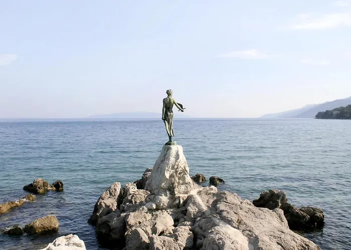 With A Parking Space - 7857